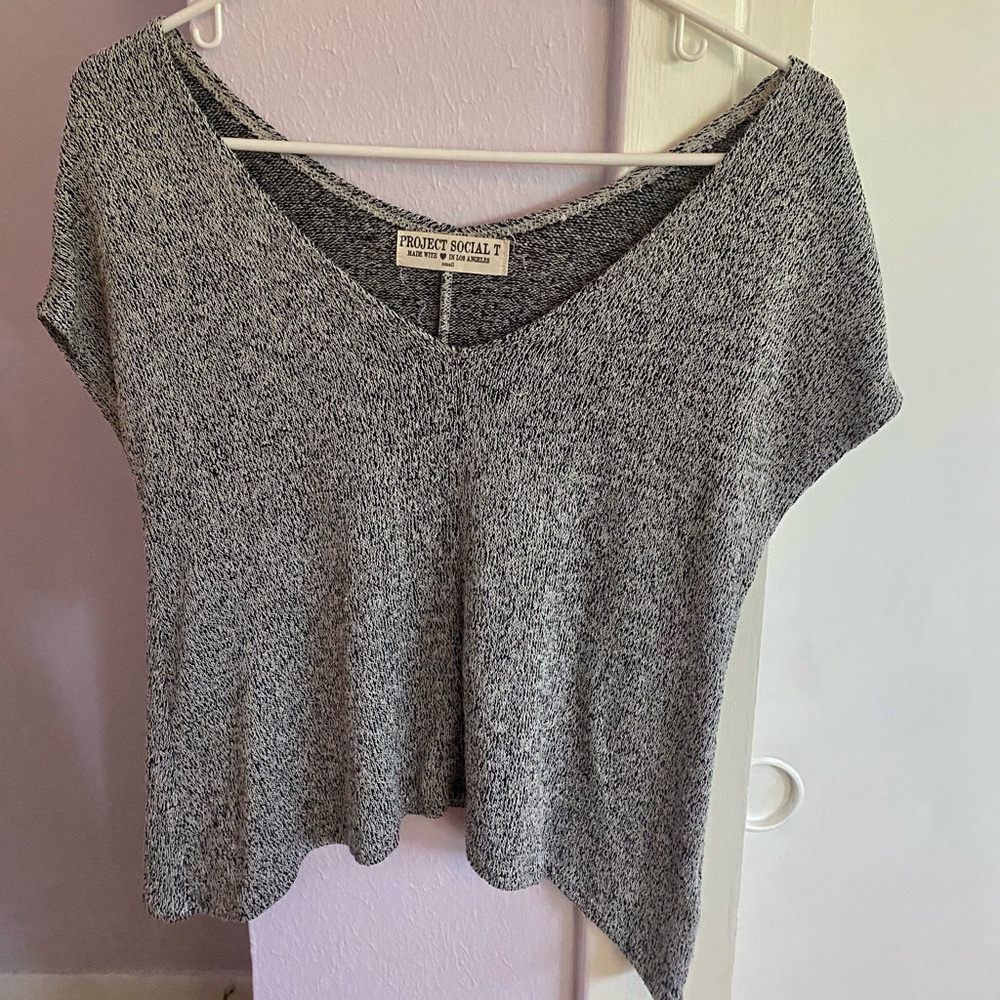 black/white crop v beck shirt!